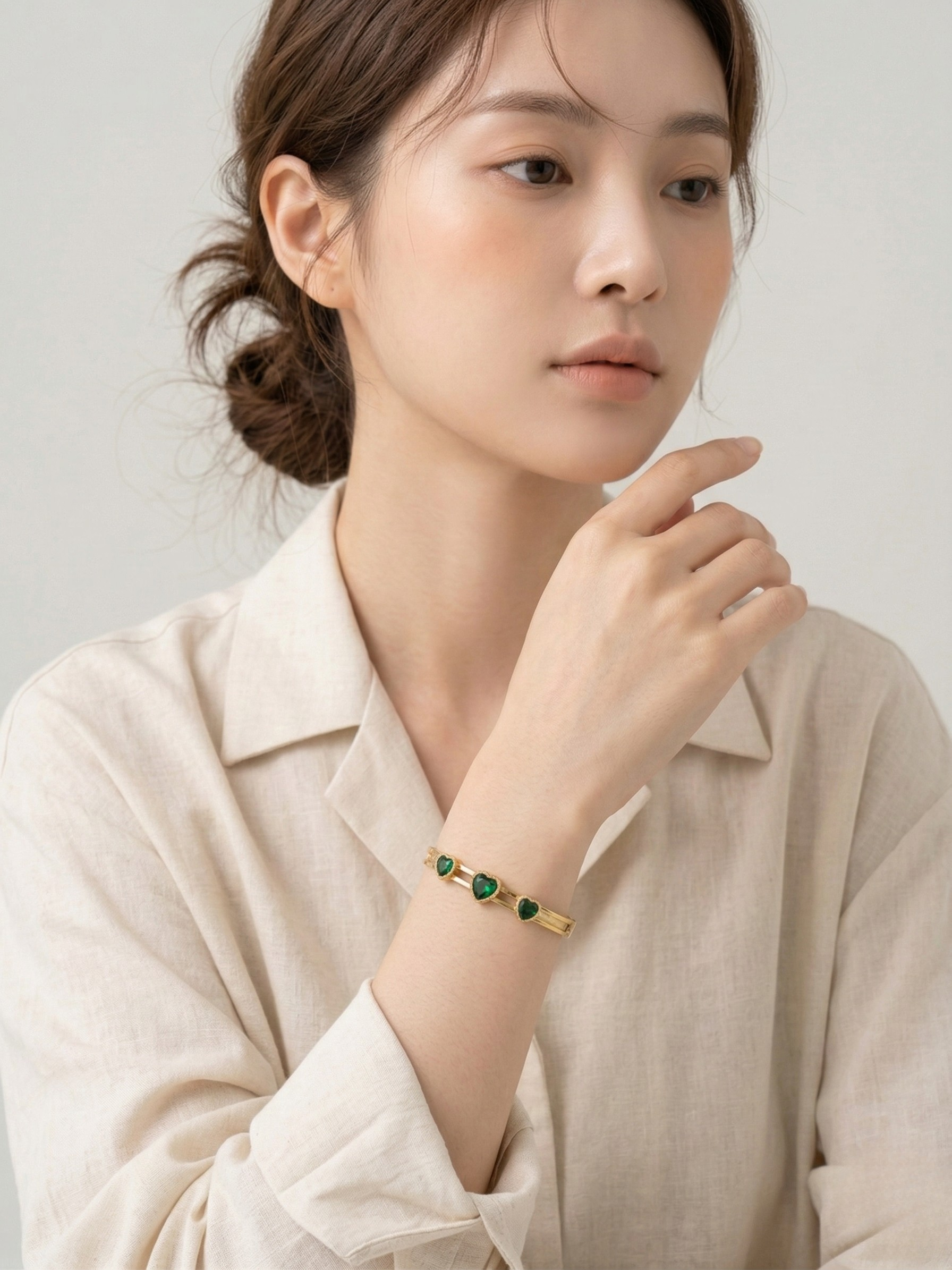 Elegant Korean Gold Bangle with Emerald Hearts