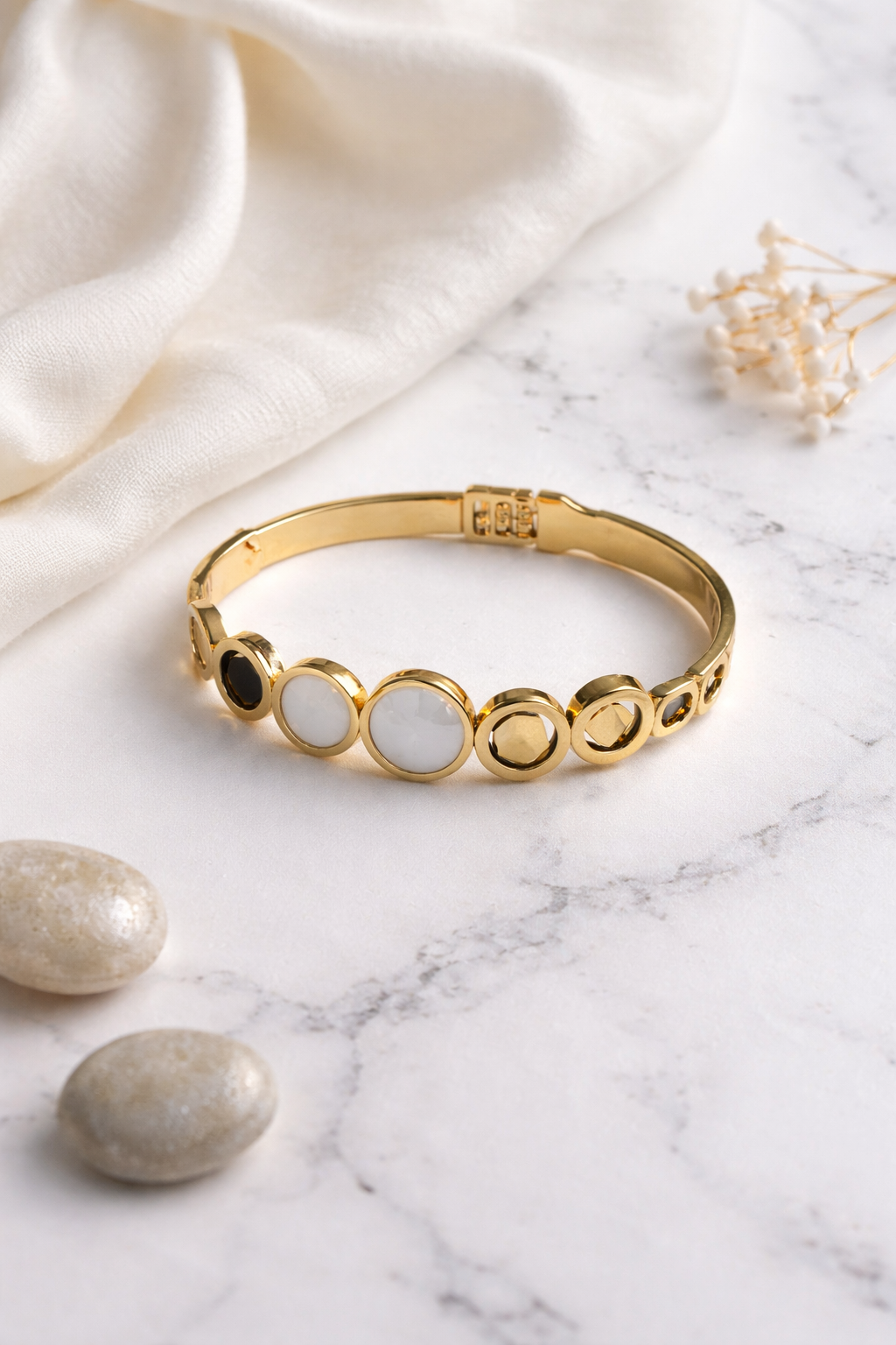 Elegant Gold Mother Pearl Circle Design Bracelet