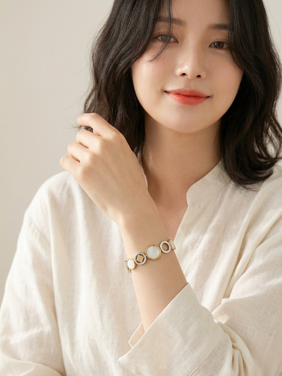Elegant Gold Mother Pearl Circle Design Bracelet