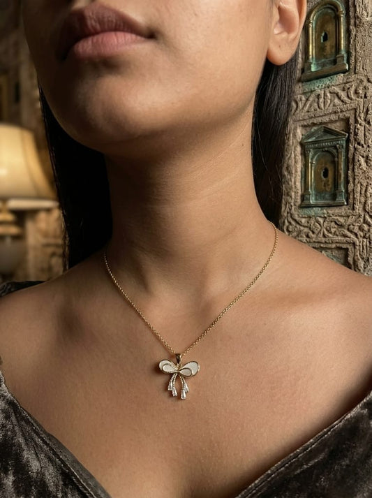 Elegant Gold Bow Pendant Necklace Jewelry