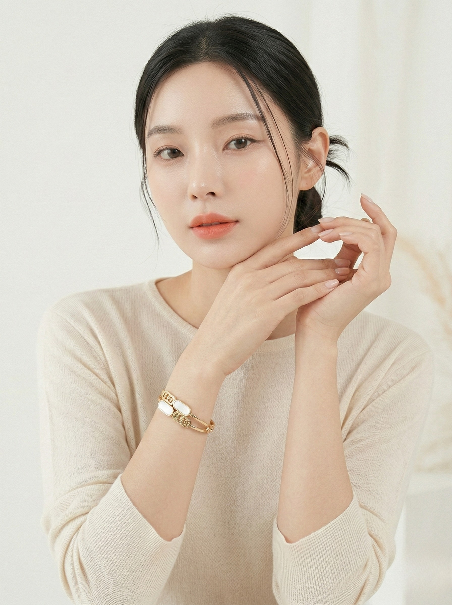 Elegant Korean Style Gold Mother-of-Pearl Bracelet