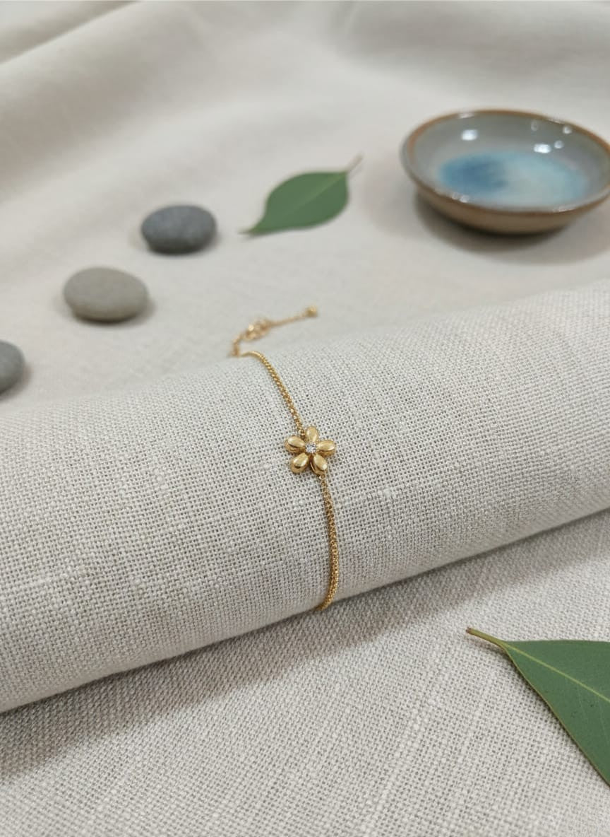 Delicate Gold Flower Charm Chain Bracelet