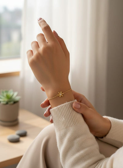 Delicate Gold Flower Charm Chain Bracelet