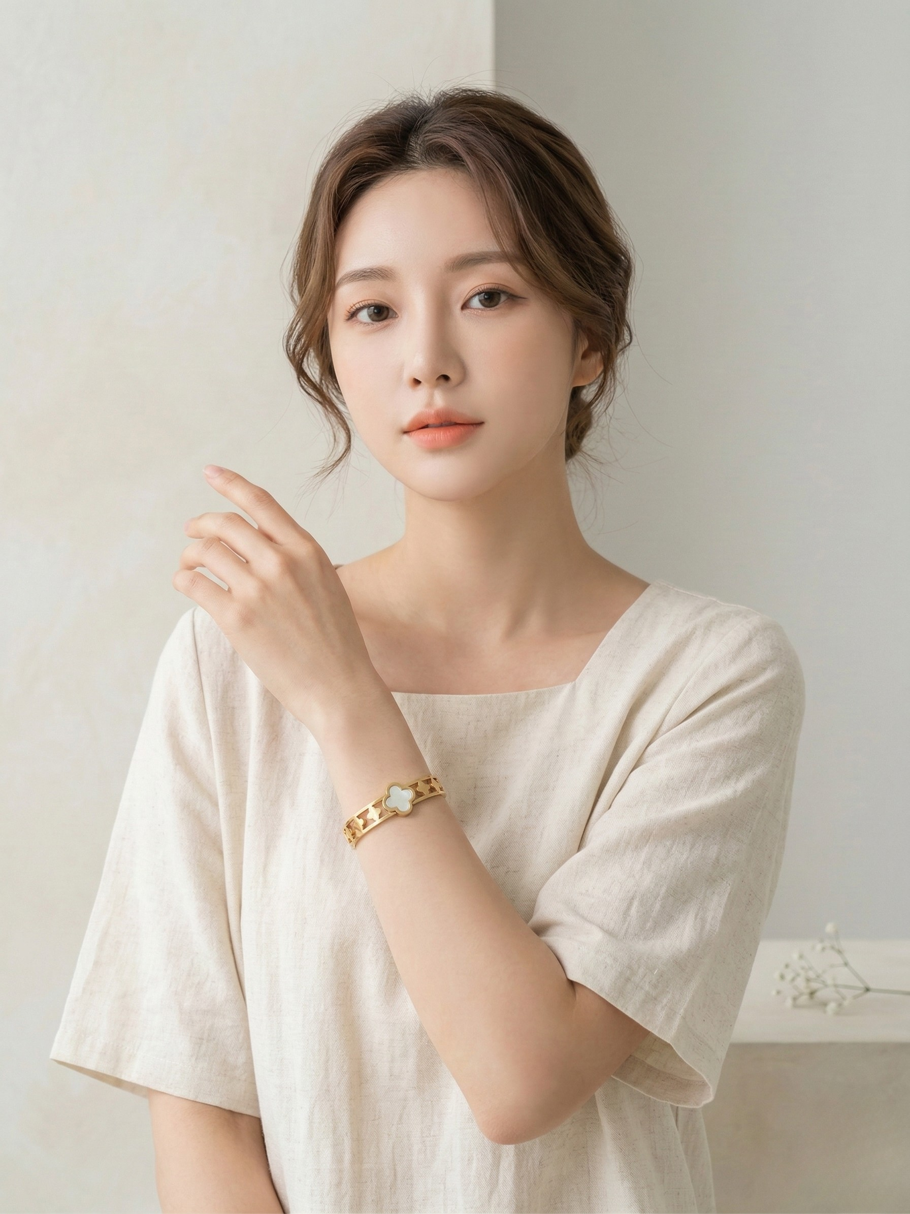 Elegant Gold Clover Mother Pearl Designer Bracelet